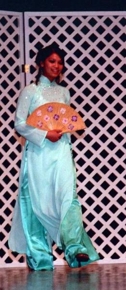 VSAdAVIs FAshIOn show!. HOLLEr!